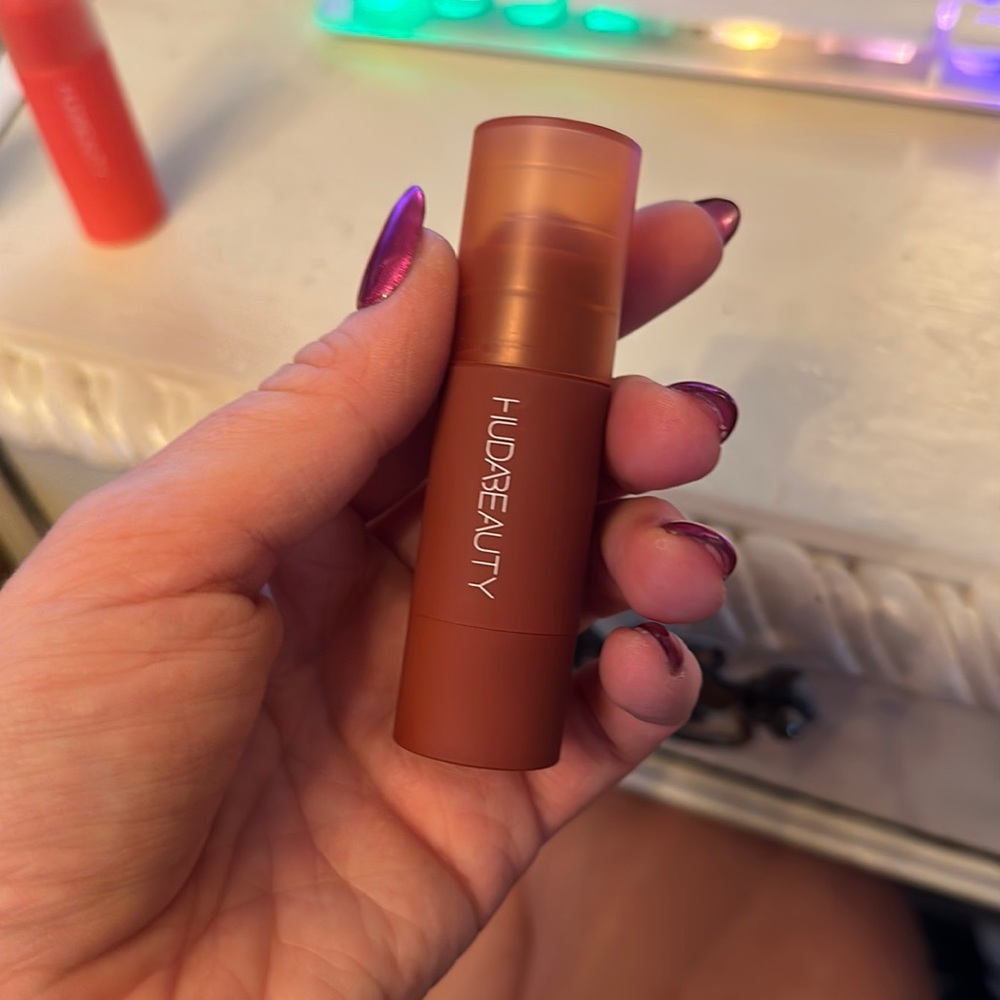 Huda Beauty Cheeky Tint Rebel Red